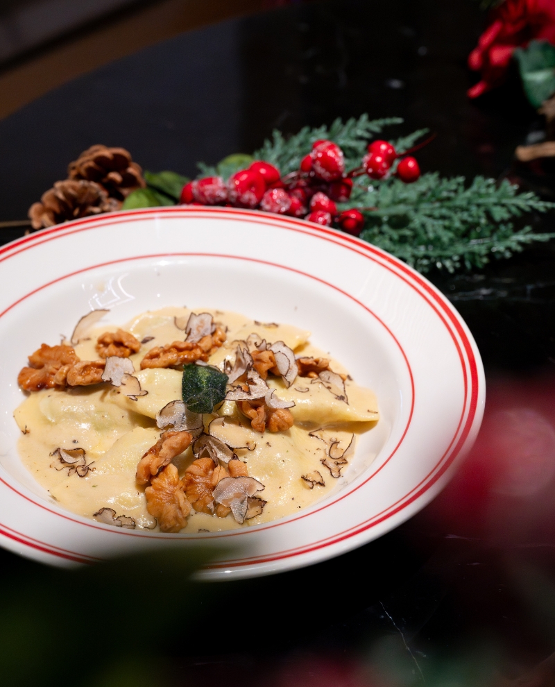 WEEKDAYS LUNCH &amp; A LA CARTE 